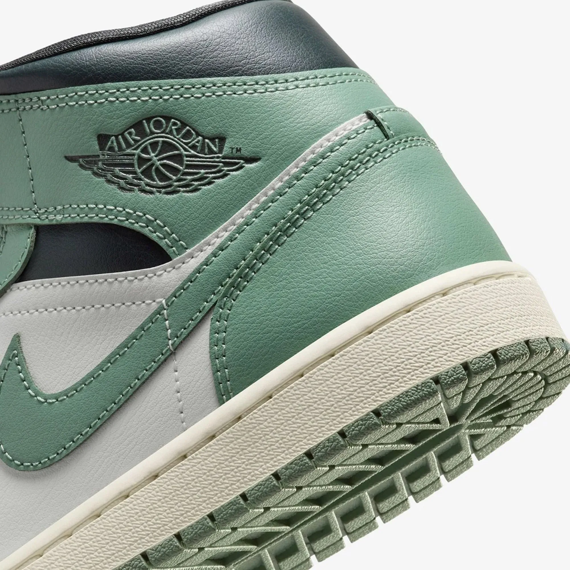 Jordan | AIR JORDAN 1 MID  { SAIL/JADE SMOKE-ANTHRACITE