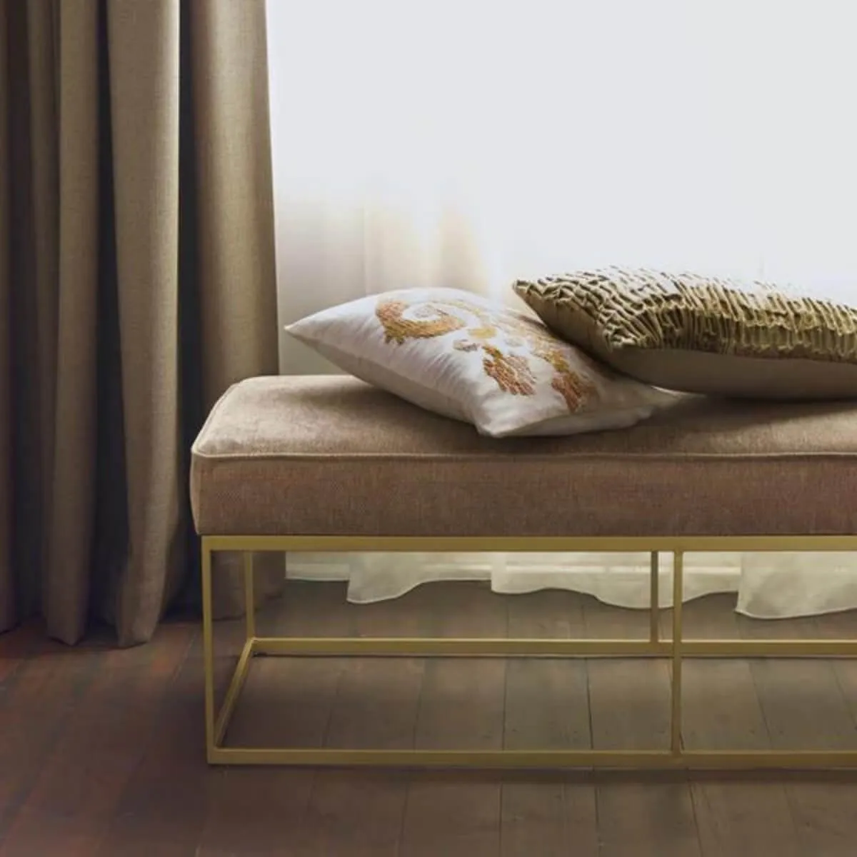 Peaceful Padded Comfortable Velvet Bedroom Bench